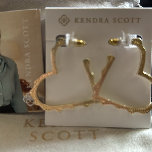 KENDRA SCOTT HEART EARRINGS - Picture 2 of 3